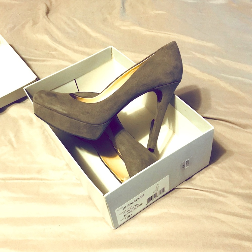 Jessica Simpson pumps